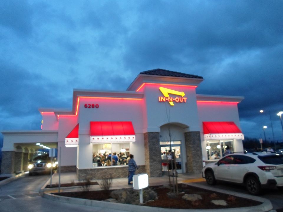 Front of In N Out Burgers (Keizer, Oregon)